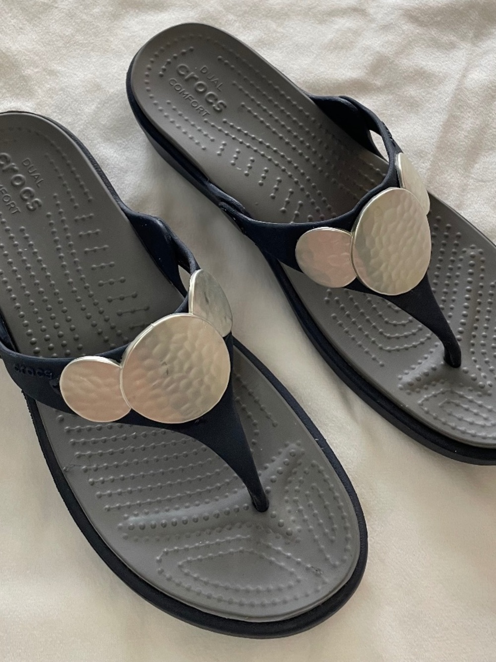 Crocs Comfort Flip Flops Women’s Size 7 (Sandalias Crocs Comfort Mujer Talla 7)
